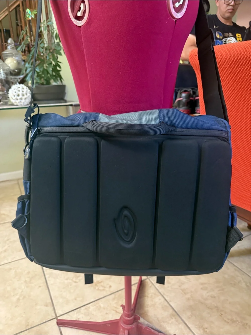 Timbuk2 messenger classic messenger bag- excellent condition